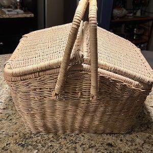 ADORBS Picnic Basket 🧺 ☀️🌴 Wicker/Straw Weave 12” x 16” x 12”